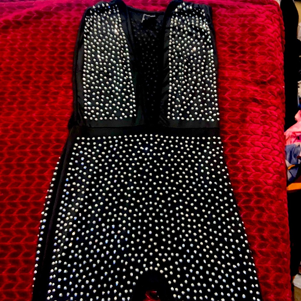 Fancy jumpsuit for events for ( Ex: birthdays, club ) or just a night out.